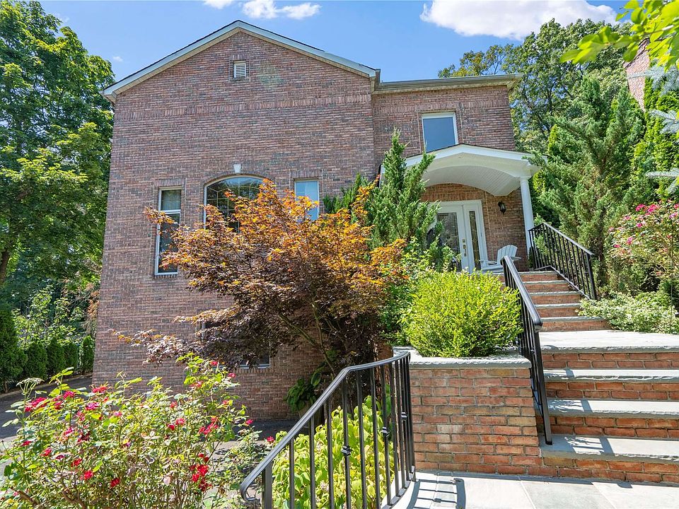 40 Middle Neck Road Roslyn NY 11576 Zillow