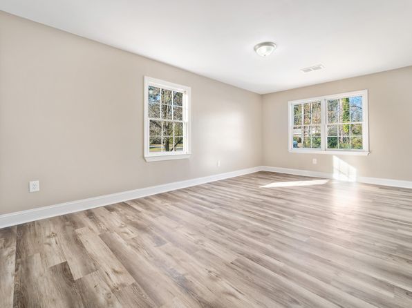 136 Sandy Dr,杰克逊维尔,NC 28546