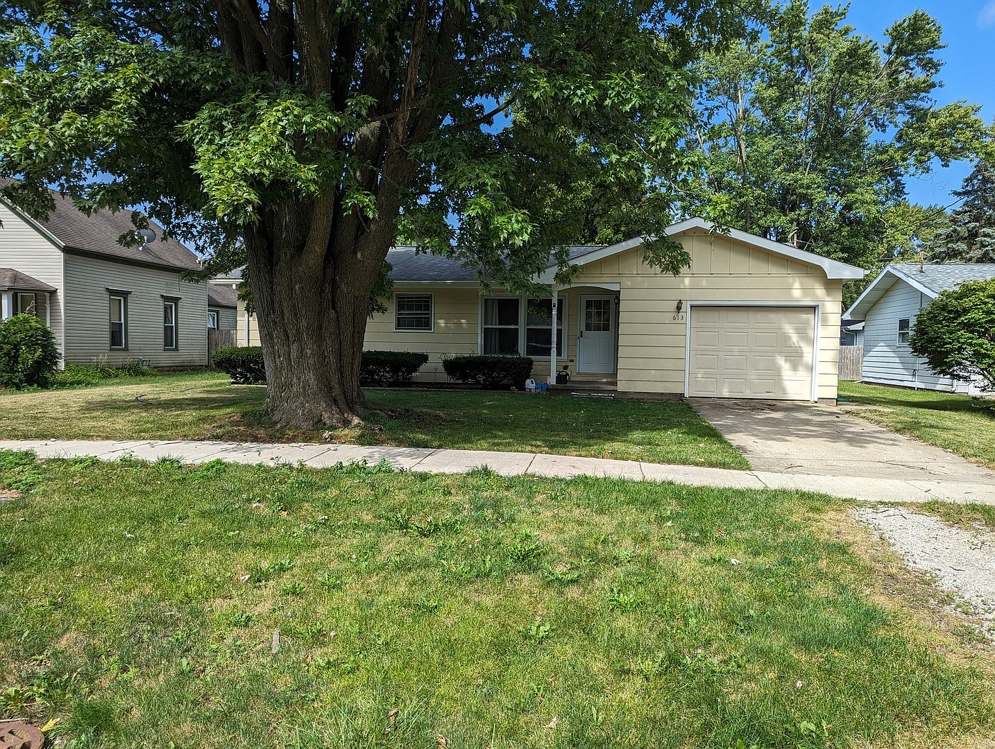 613 N Calhoun St Tolono IL 61880 Zillow