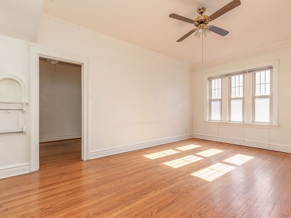 Spacious Bd Bath In Moorlands Neighborhood Parkdale Ave