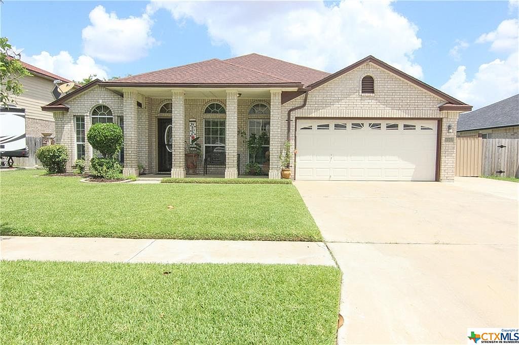 If You Are Searching For A Rental Home In Killeen Tx Consider Cloud Real Estate The Agents At The Firm Provide A Wid Fenced In Yard House Rental Real Estate