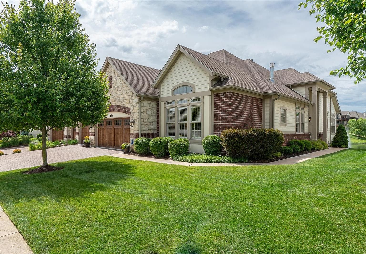 283 Meadowbrook Country Club Est Ballwin Mo 63011 Zillow