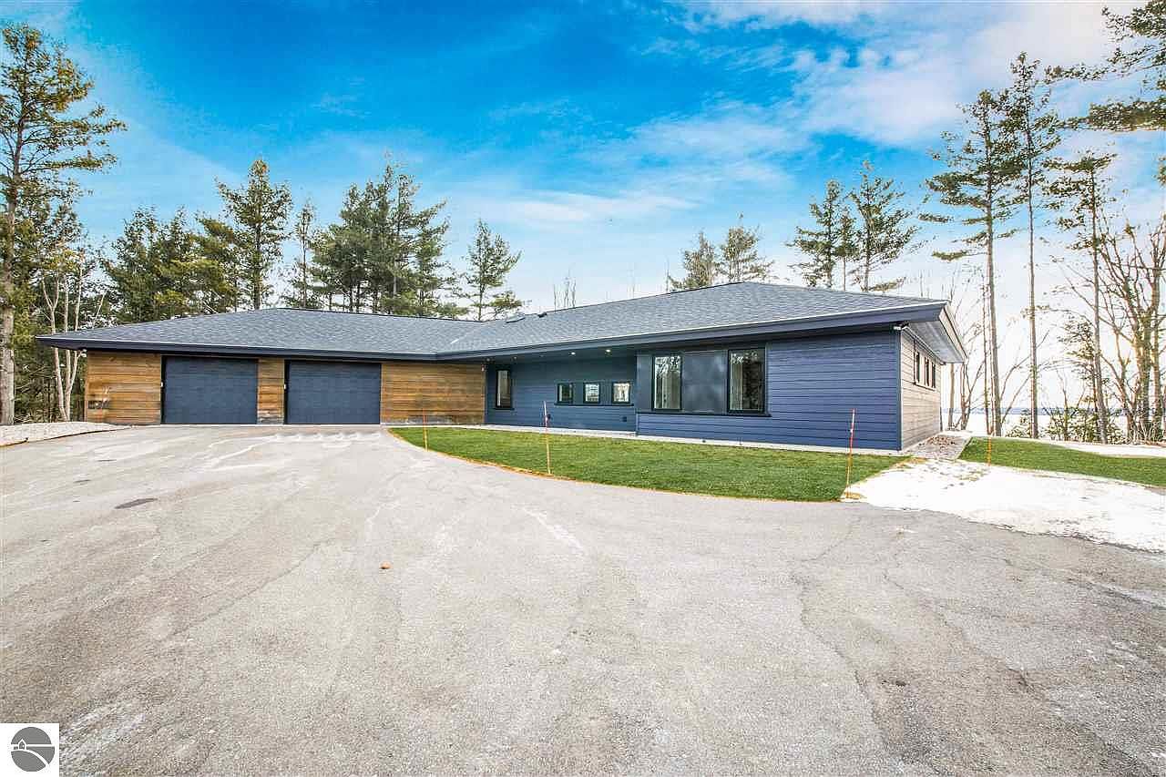 2324 Five Mile Rd Traverse City Mi 49686 Realtor Com