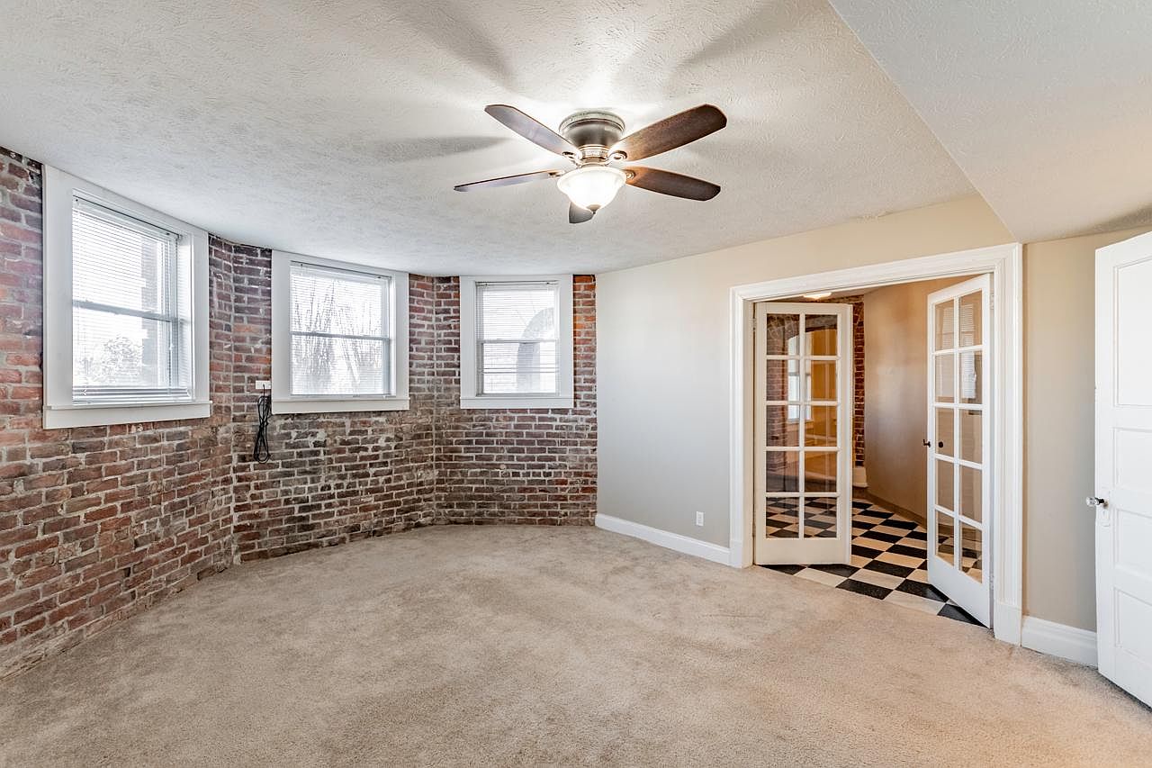 2955 Pacific St Apt 12 Omaha Ne 68105 Zillow