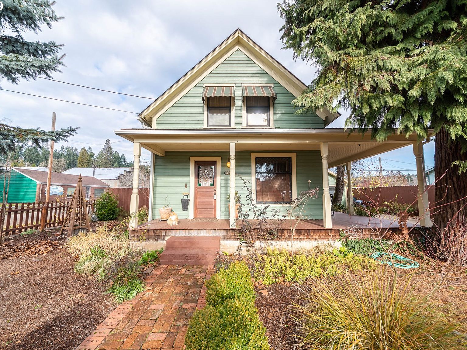 1642 W Main St Cottage Grove Or 97424 Zillow