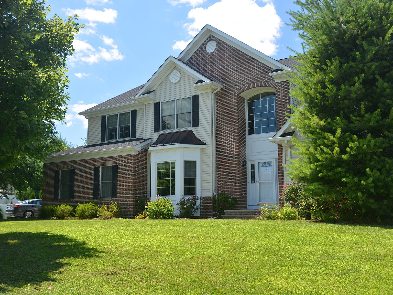 8 Sarah Ln Fairfield Nj 07004 Zillow