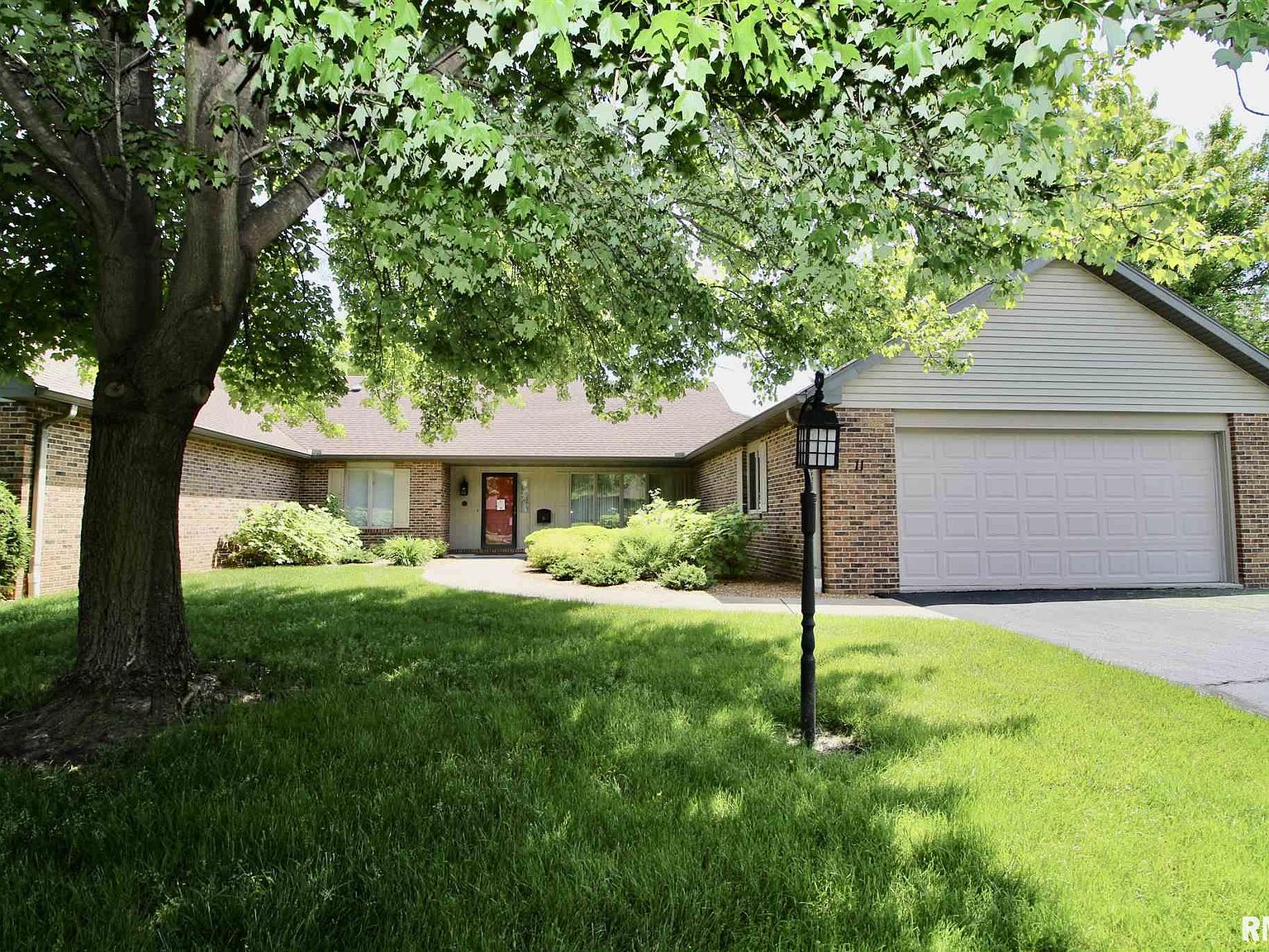 1608 Florence Ave Pekin Il 61554 Realtor Com