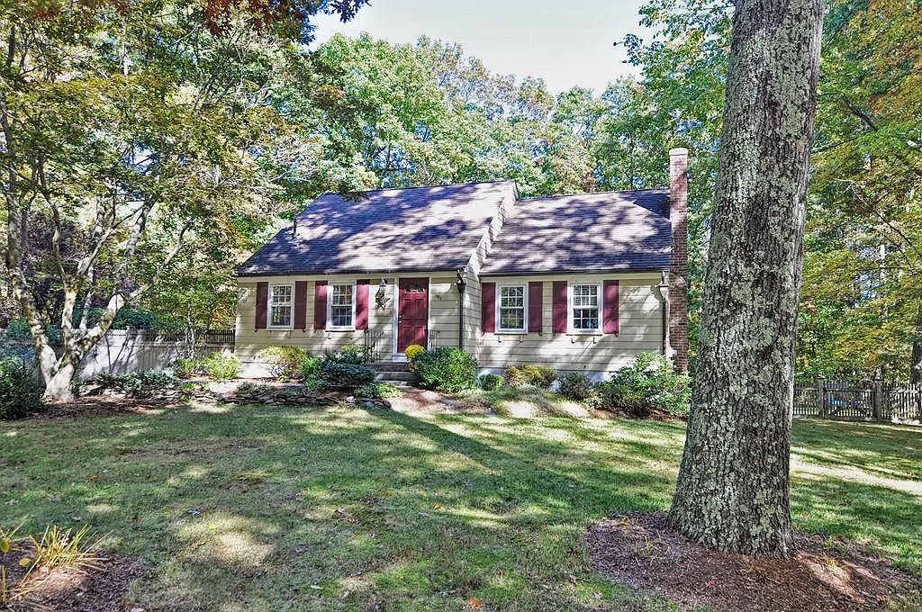 581 Maple St Franklin Ma 02038 Zillow