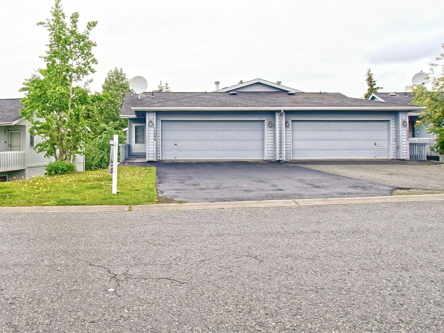 Hangar Home Design North Of Anchorage Alaska 3 Car Garage Efficiency Down Stairs Living Upstairs Beautiful View To The Northwest Casas Barraca Condominio