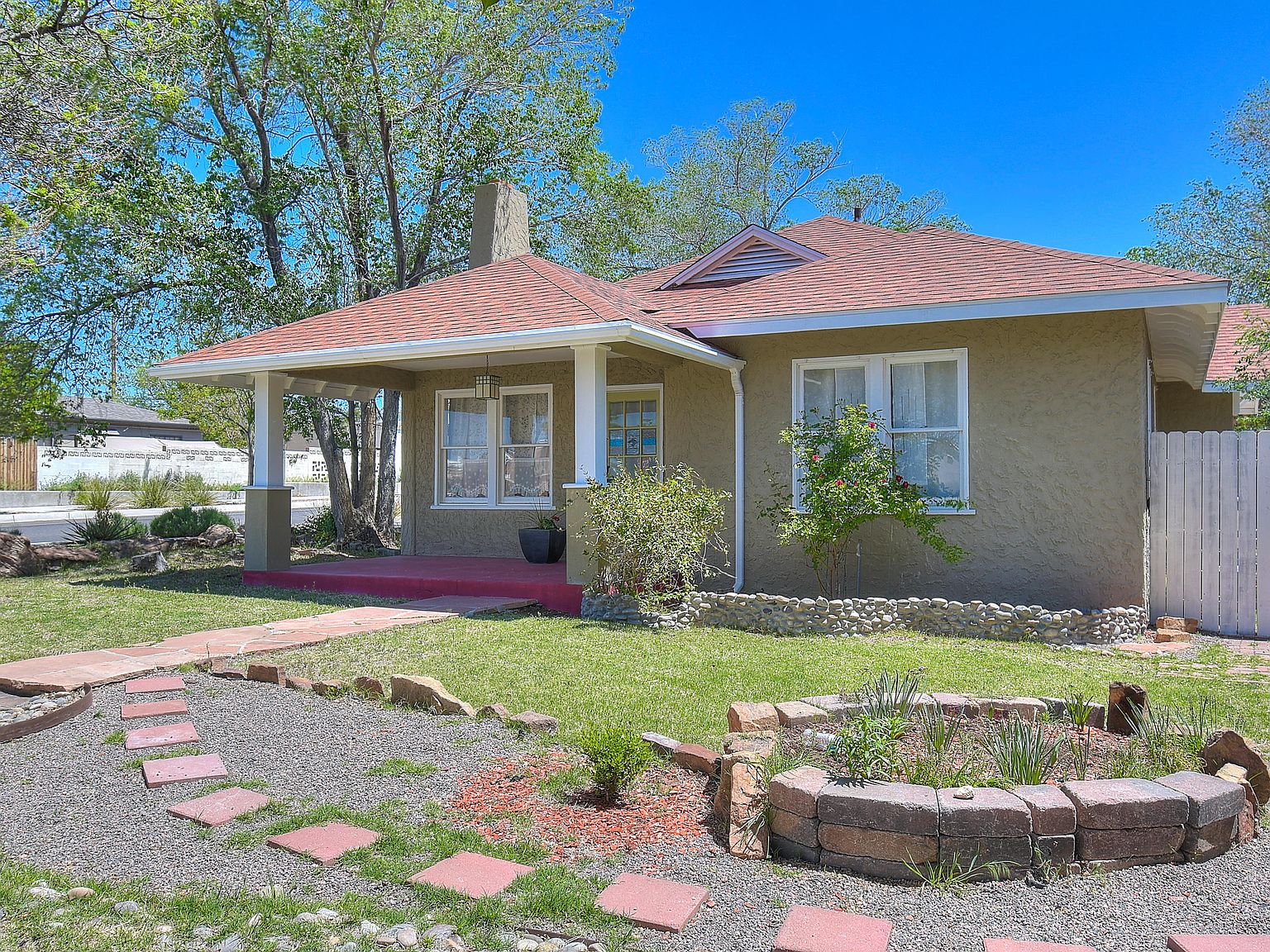 300 Amherst Dr Se Albuquerque Nm 87106 Zillow