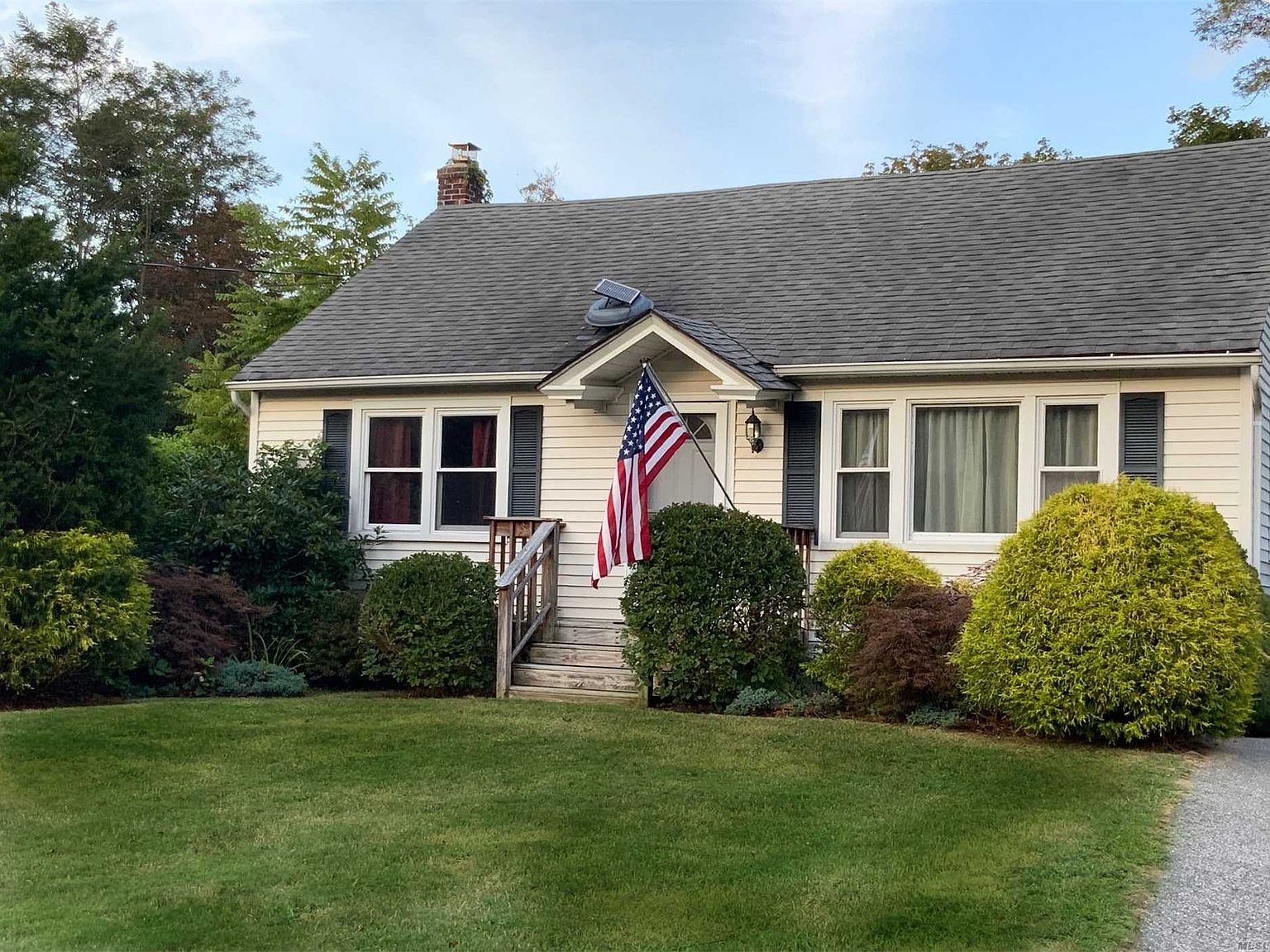 4 Orchard Neck Rd Center Moriches Ny 11934 Zillow