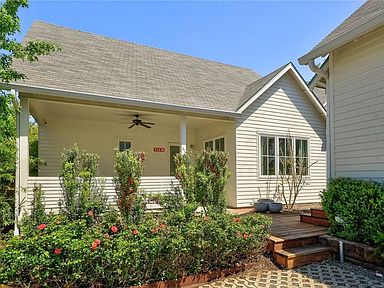 See Inspring Photos Room By Room From Top Home Builders Near You At Homluv Com Home Builders New Home Designs House Design