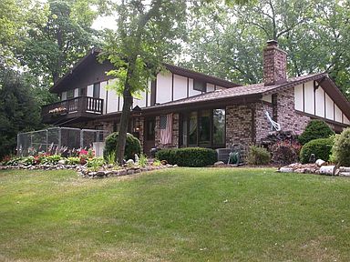 114 E Barkwood Ct Mequon Wi 53092 Mls 1686343 Movoto Com