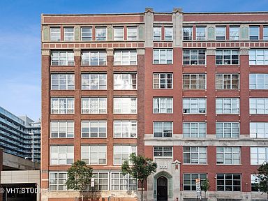 This 2 Bedroom Den In A Greystone Building Has All The Fixings Of A Vintage Apartment Such Vintage Apartment Hardwood Floors In Kitchen Lakeview Apartments