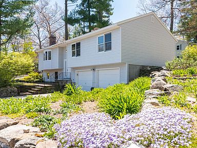 Pressure Washing Your Home Removing Mold Algae In Dover New Hampshire Massachusetts W Blue Sky Power Washing 603 594 9274 Wash