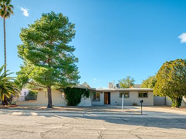 Jth Tucson Sagauro National Park Tucson Az Airbnb In 2020 Bedroom Themes Spacious Living Room Bedroom