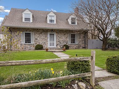 Dutchess Overhead Doors Inc Installed A Raynor Rockcreeke Overhead Door In Dutchess County Ny This Is Carriage House Doors Garage Doors Raynor Garage Doors