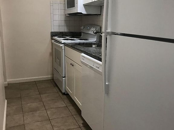 80 Cambridge Rd Woburn Ma 01801 Apartments For Rent Zillow