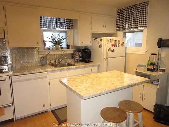 300 Joseph St Chatham Kent On N7l 3h4 Mls 19027362 Zillow