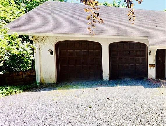 Best Broken Spring Replacement Services In Davenport Ia In 2020 Garage Door Repair Door Repair Garage Doors