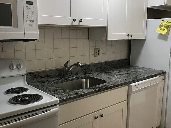 80 Cambridge Rd Woburn Ma 01801 Apartments For Rent Zillow