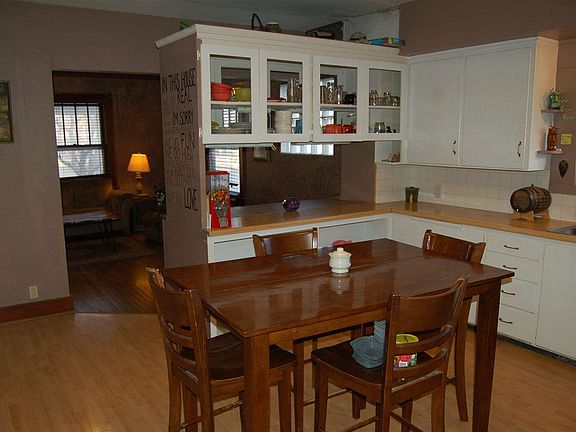Kansas Furniture Mcpherson Ks Design 501 N Elm St Mcpherson Ks 67460 Mls 38997 Zillow