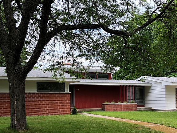 1629 W Lane St Traverse City Mi 49684 Mls 1868898 Zillow