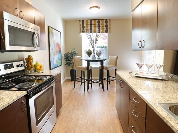The Reserve At Columbia Tech Center Apartment Rentals Vancouver