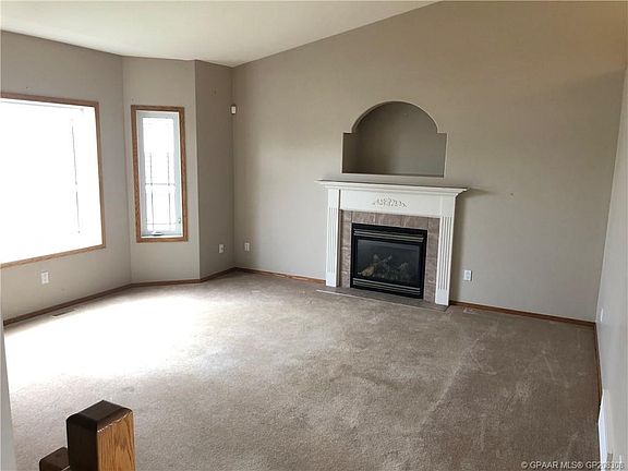 9818 67th Ave Grande Prairie Ab T8w 2w2 Mls Gp208308 Zillow