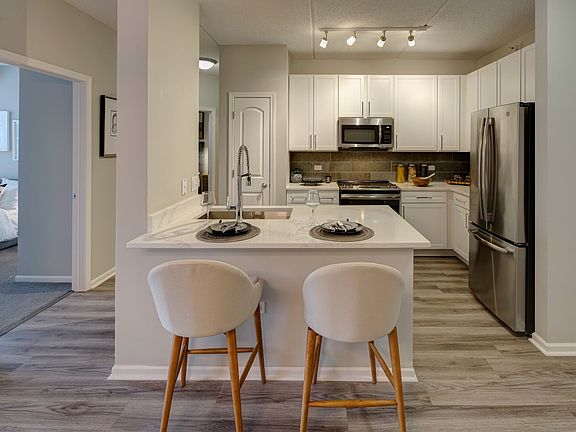 The Milton Luxury Apartment Rentals Vernon Hills Il Zillow