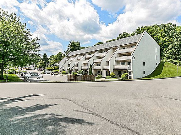 Lincoln Park Apartments & Townhomes Apartment Rentals - West Lawn, PA