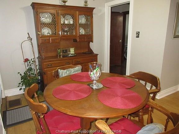 300 Joseph St Chatham Kent On N7l 3h4 Mls 19027362 Zillow