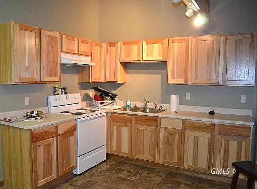 112 S Douglas St Glendive Mt 59330 Mls 330379 Zillow