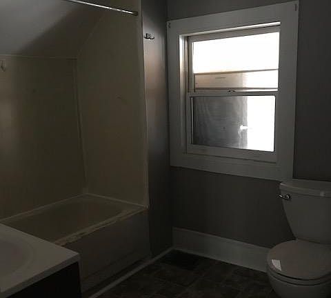 552 2nd Ave S 2 Clinton Ia 52732 Zillow