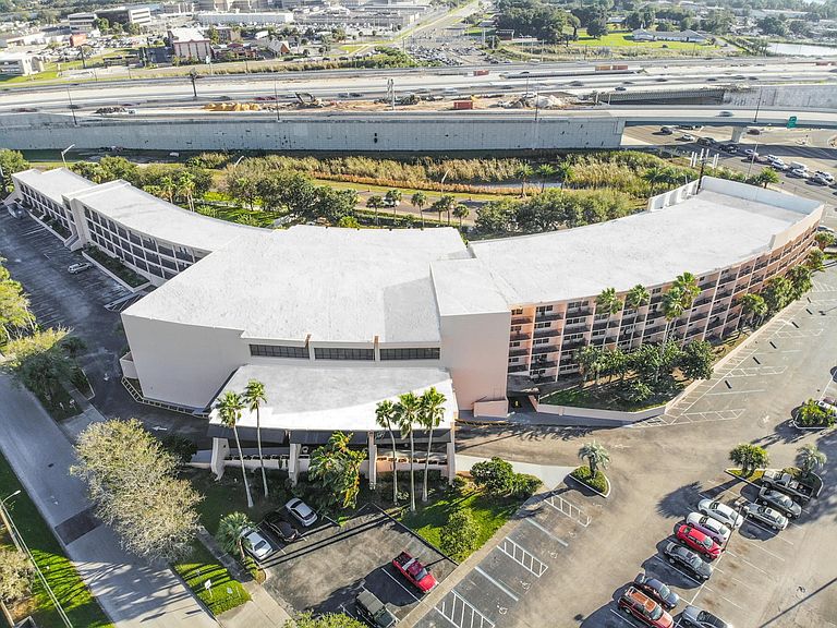 Apartments In John Young Parkway