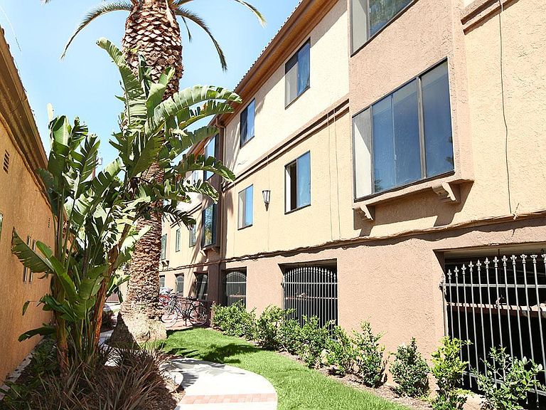 The Bungalows Apartments Los Angeles, CA Zillow