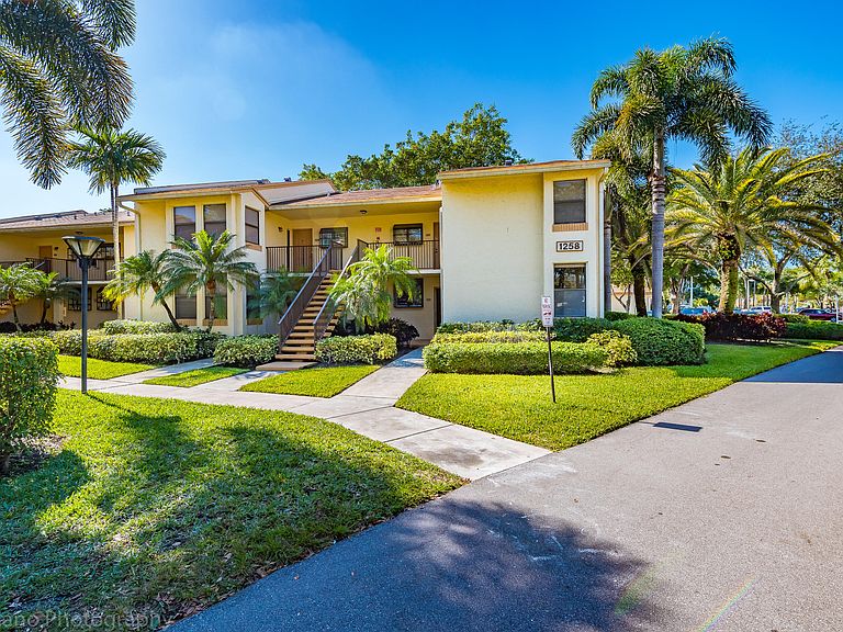 Villas At Meadow Lakes Apartments - Deerfield Beach, FL | Zillow