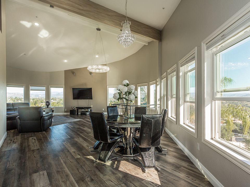 2865 Bernardo Ave Escondido Ca 92029 Zillow