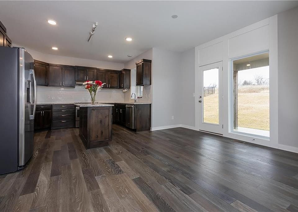 19956 W 107th Ter Olathe Ks 66061 Mls 2201612 Zillow