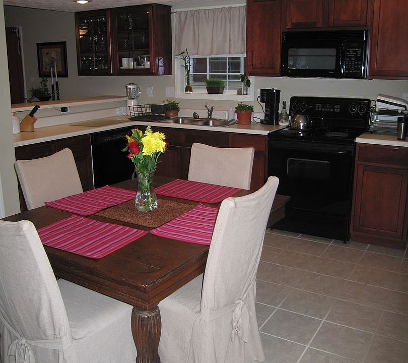 1327 S Cobble Creek Cir Bloomington In 47401 Zillow