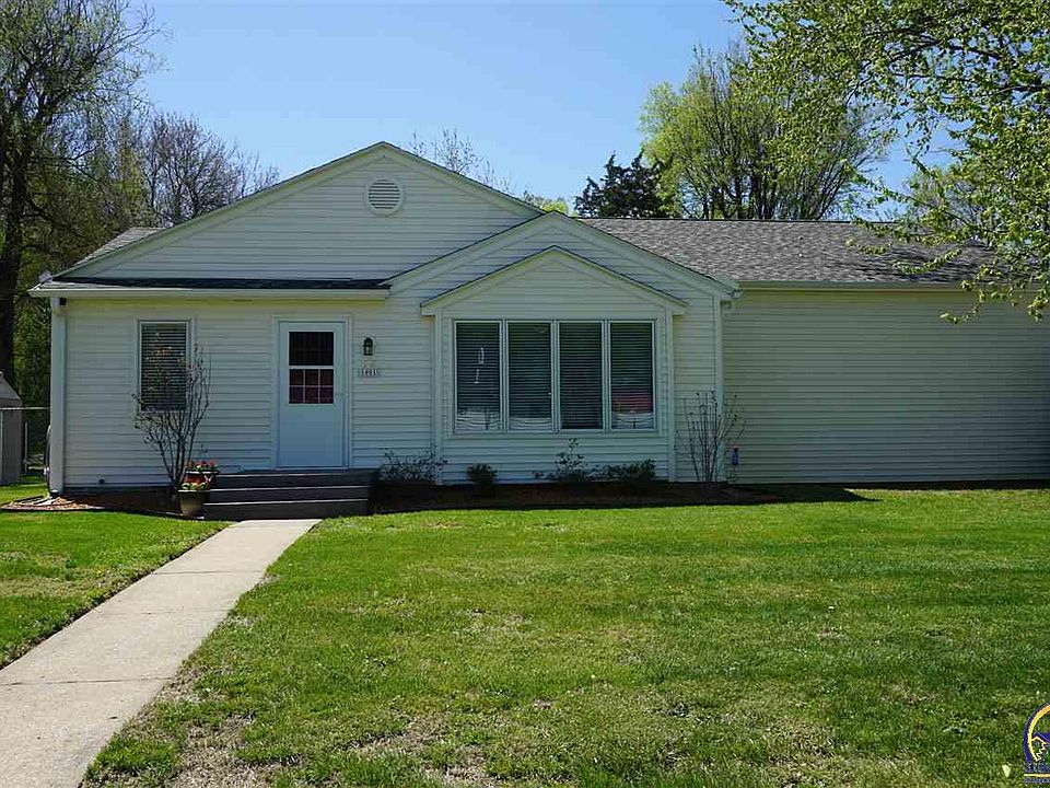 1001 Sw 23rd St Topeka Ks 66611 Mls 206868 Zillow 2 Bd1