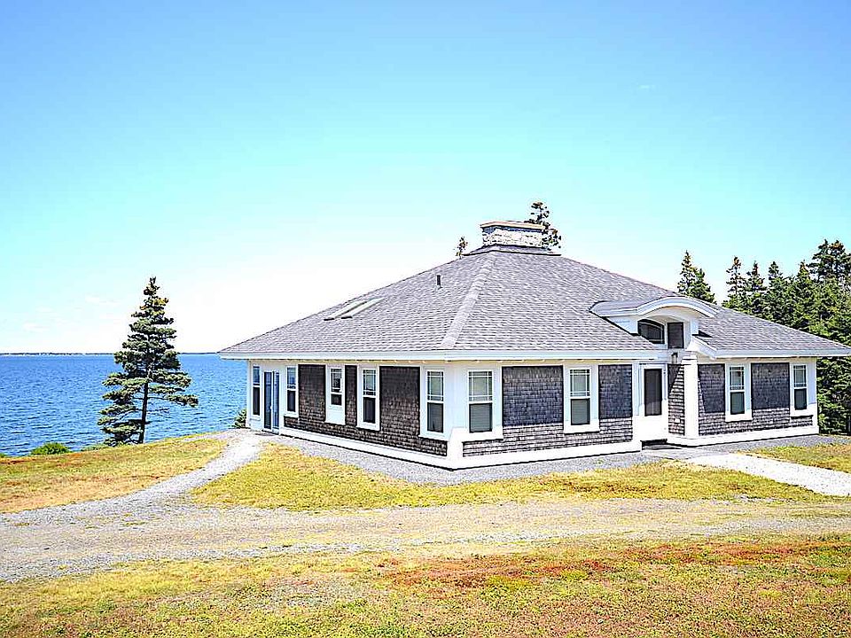 449 Middle Rd Lunenburg Ns B0j 2x0 Mls 201919379 Zillow
