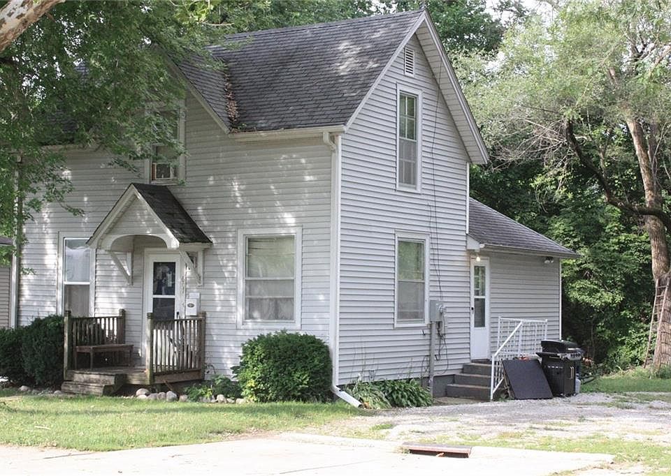 607 W 3rd St Pella Ia 50219 Mls 595546 Zillow