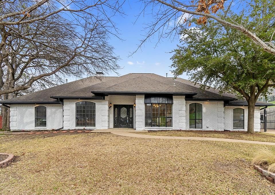 305 Dale Hollow Rd Fort Worth Tx 76103 Zillow