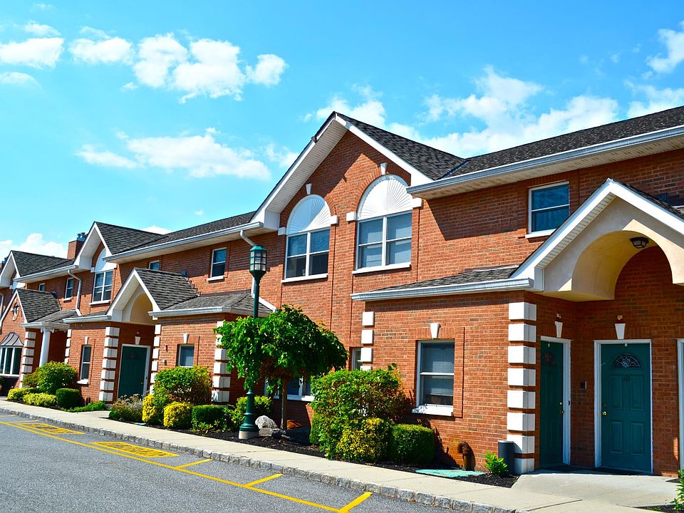 Bunt II 55+ Senior Living Community Apartment Rentals Copiague, NY