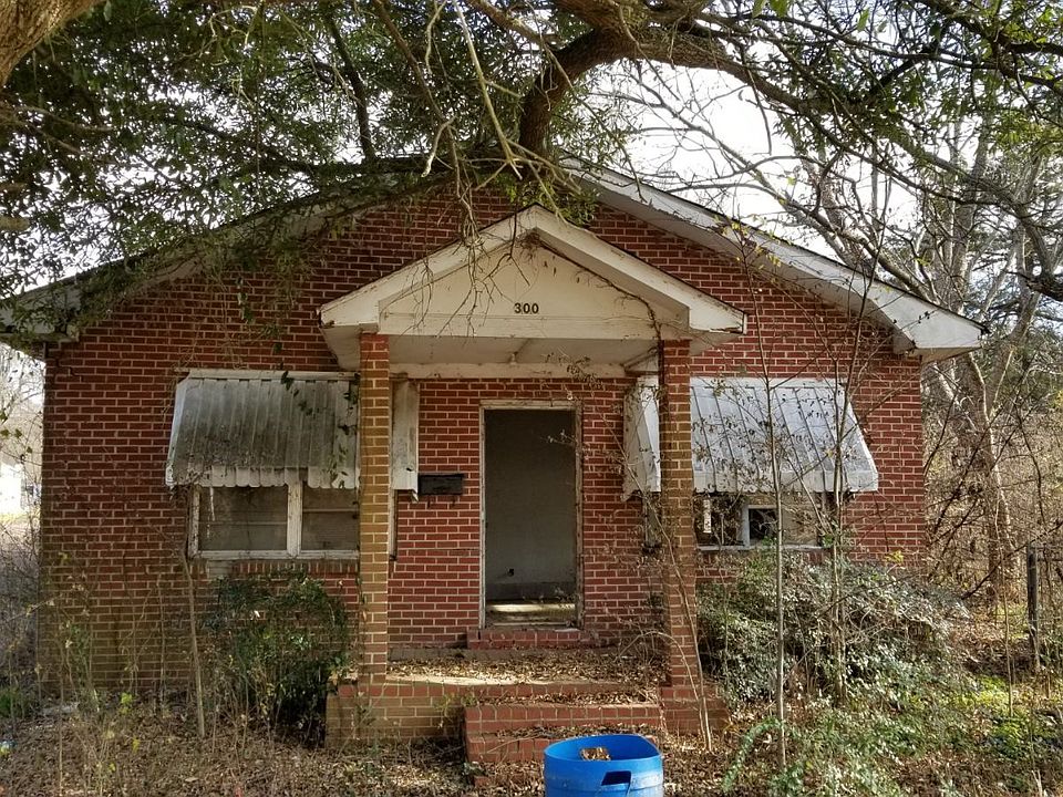 300 S 6th St, Mcgehee, AR 71654