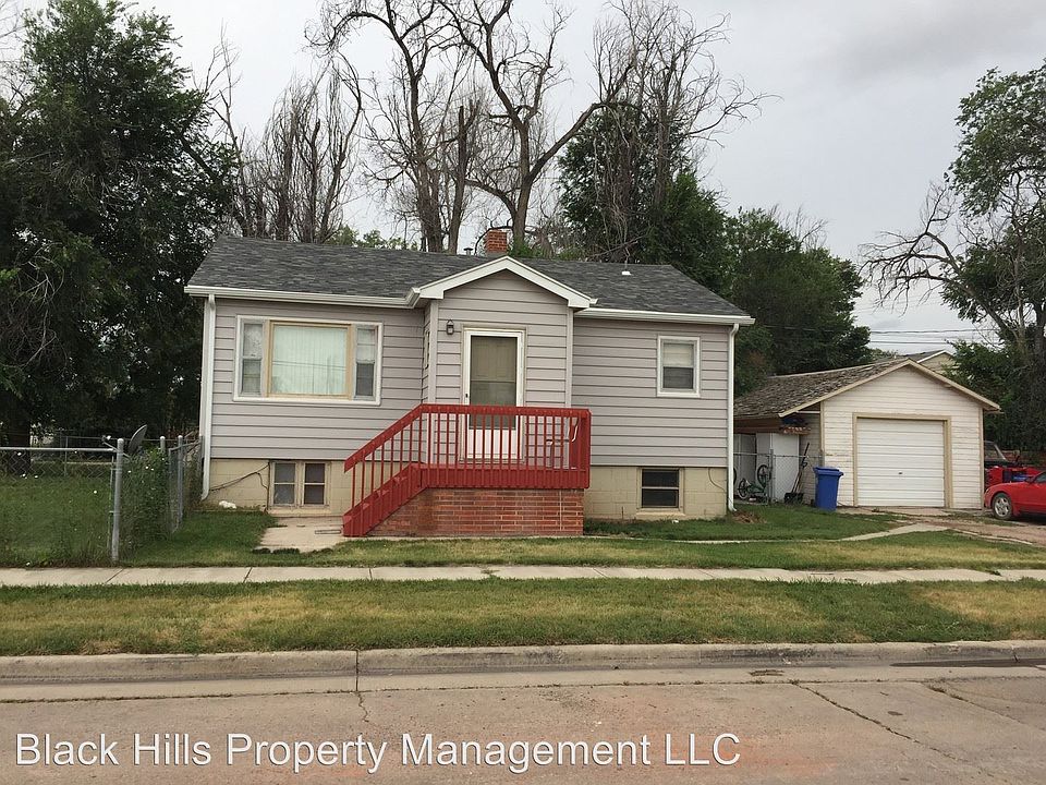 2702 1 2 W Rapid St Rapid City Sd 57702 Zillow