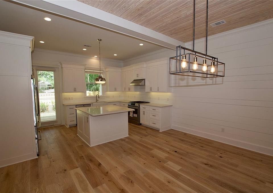 617 Oak St Simons Island Ga 31522