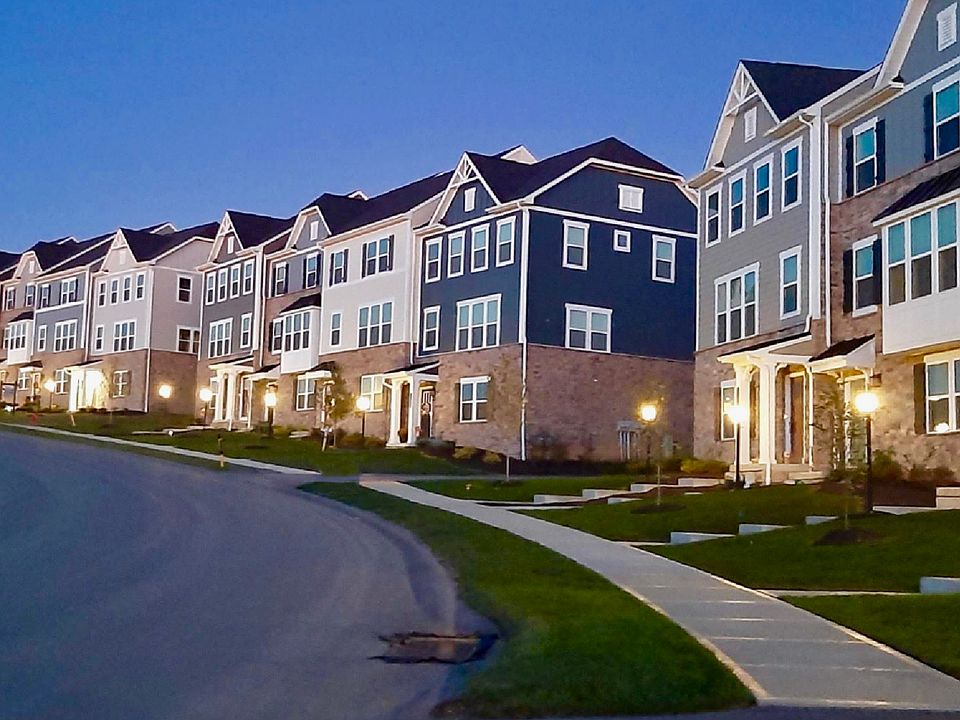 Townhomes at Middlesex Crossing by Ryan Homes in Valencia