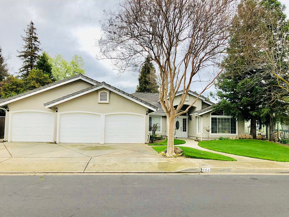704 Bedford Ave Clovis Ca 93611 Mls 520956 Zillow